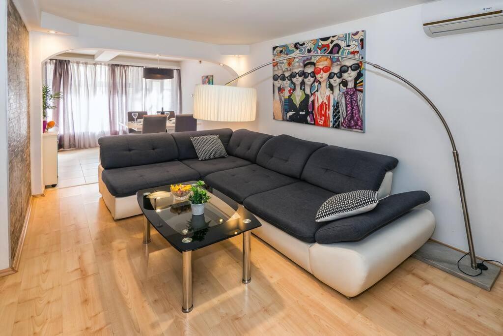 Relaxing 2Bd Apartment, Ground Floor - Walk To Old Town Split Eksteriør bilde