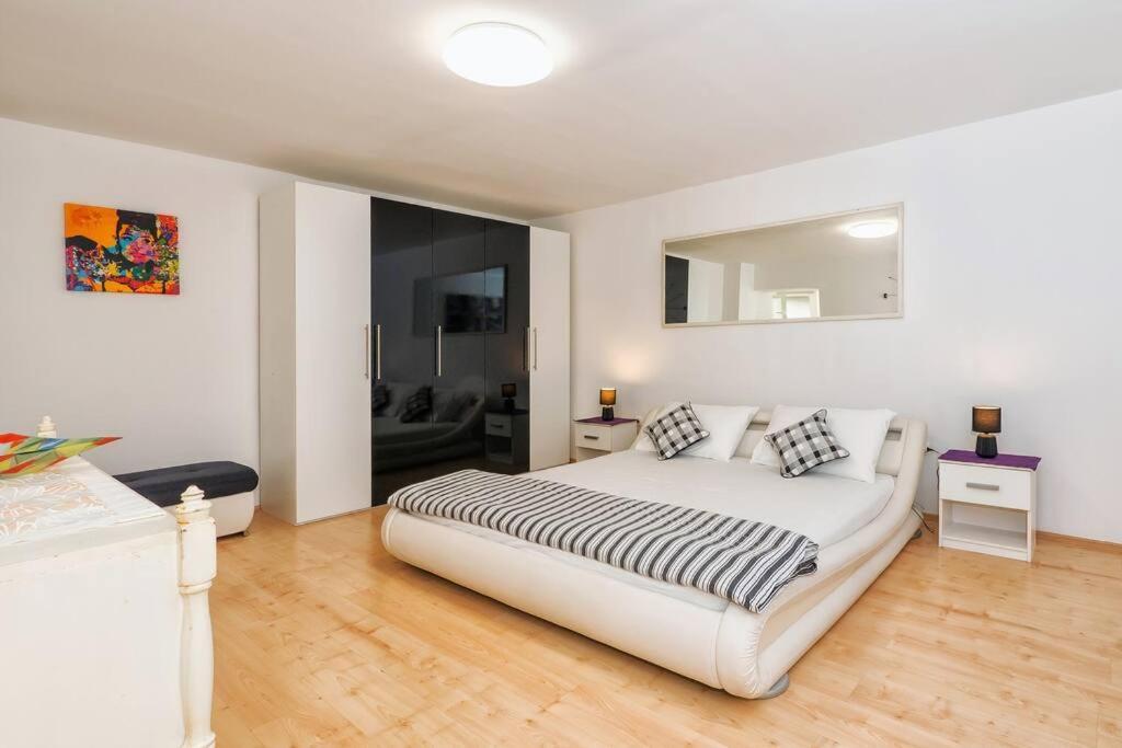 Relaxing 2Bd Apartment, Ground Floor - Walk To Old Town Split Eksteriør bilde