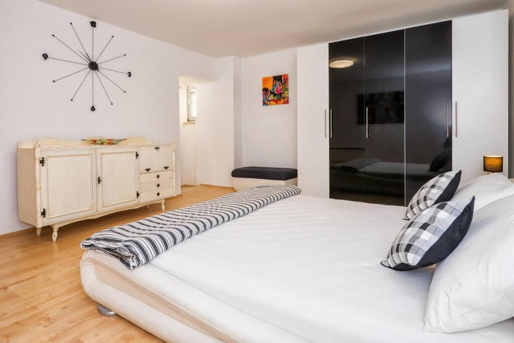 Relaxing 2Bd Apartment, Ground Floor - Walk To Old Town Split Eksteriør bilde