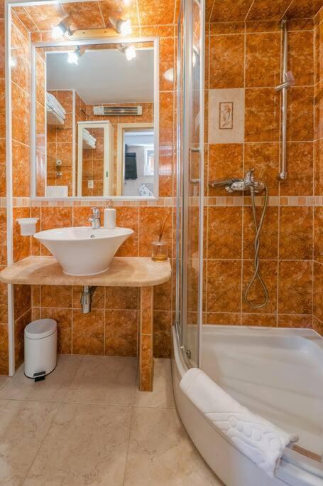 Relaxing 2Bd Apartment, Ground Floor - Walk To Old Town Split Eksteriør bilde
