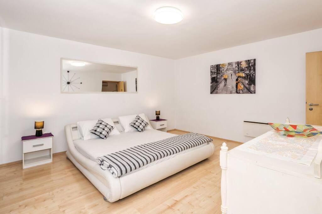 Relaxing 2Bd Apartment, Ground Floor - Walk To Old Town Split Eksteriør bilde