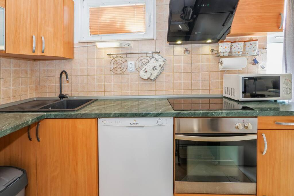 Relaxing 2Bd Apartment, Ground Floor - Walk To Old Town Split Eksteriør bilde