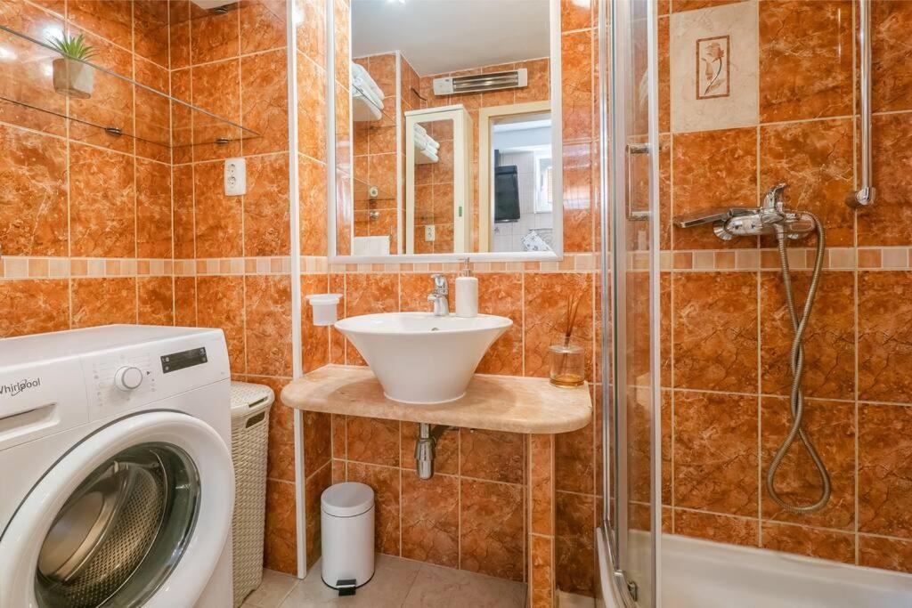 Relaxing 2Bd Apartment, Ground Floor - Walk To Old Town Split Eksteriør bilde