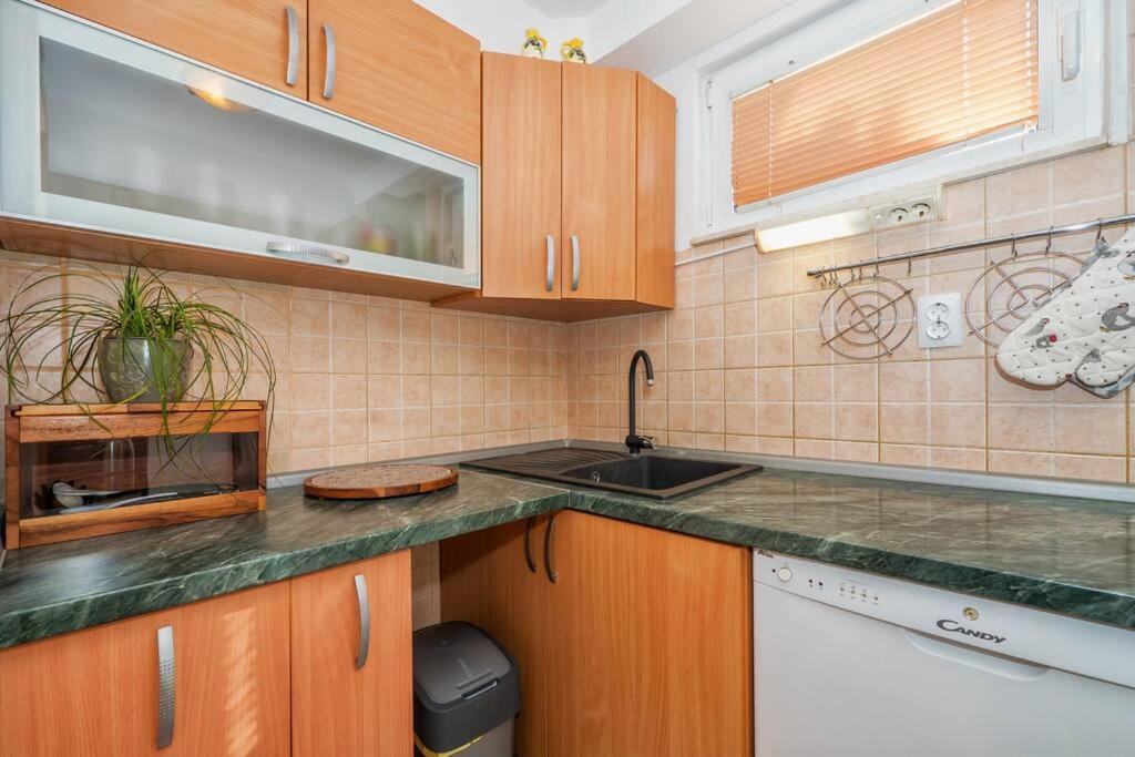 Relaxing 2Bd Apartment, Ground Floor - Walk To Old Town Split Eksteriør bilde