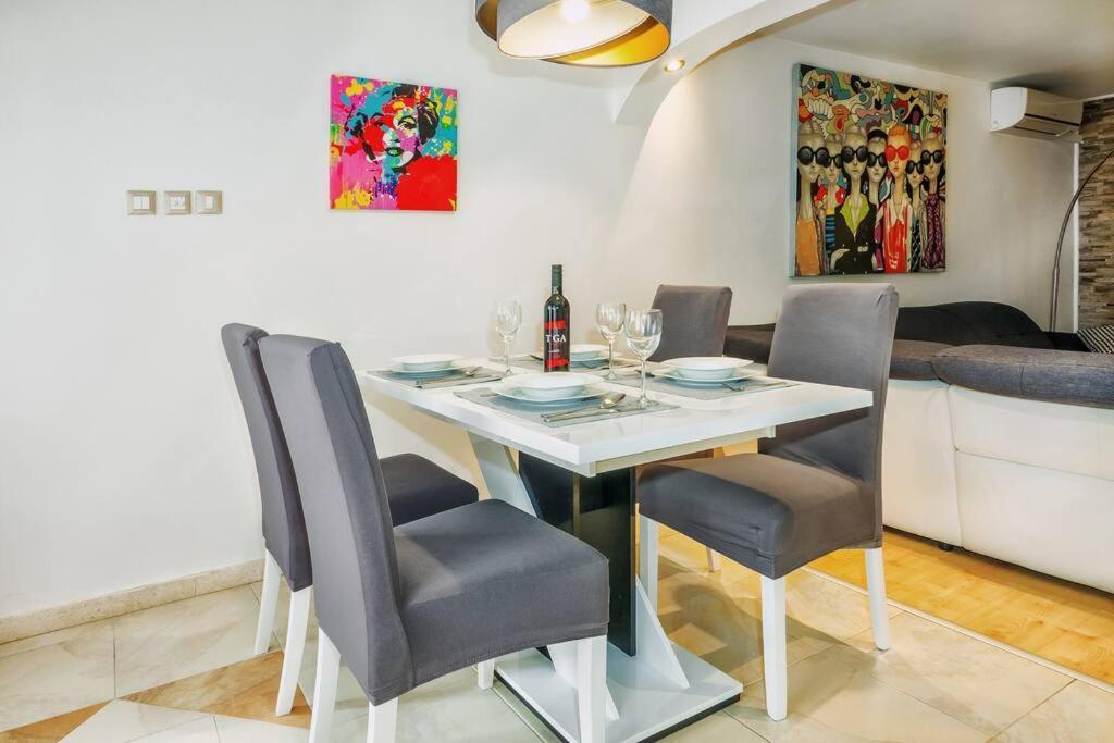 Relaxing 2Bd Apartment, Ground Floor - Walk To Old Town Split Eksteriør bilde