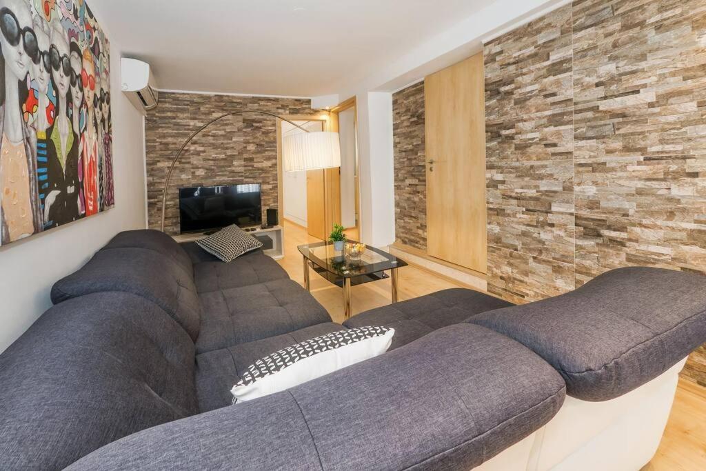 Relaxing 2Bd Apartment, Ground Floor - Walk To Old Town Split Eksteriør bilde