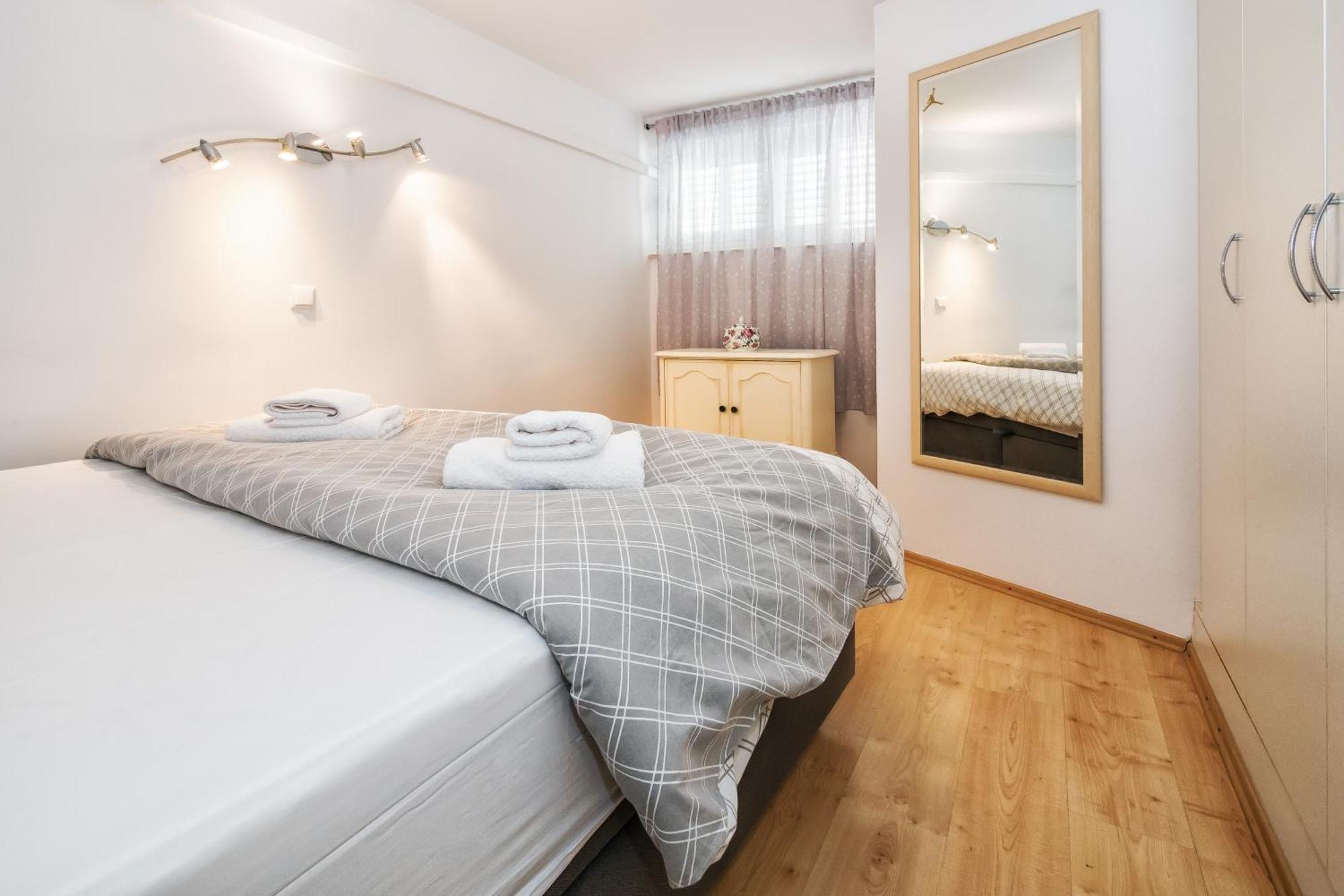Relaxing 2Bd Apartment, Ground Floor - Walk To Old Town Split Eksteriør bilde