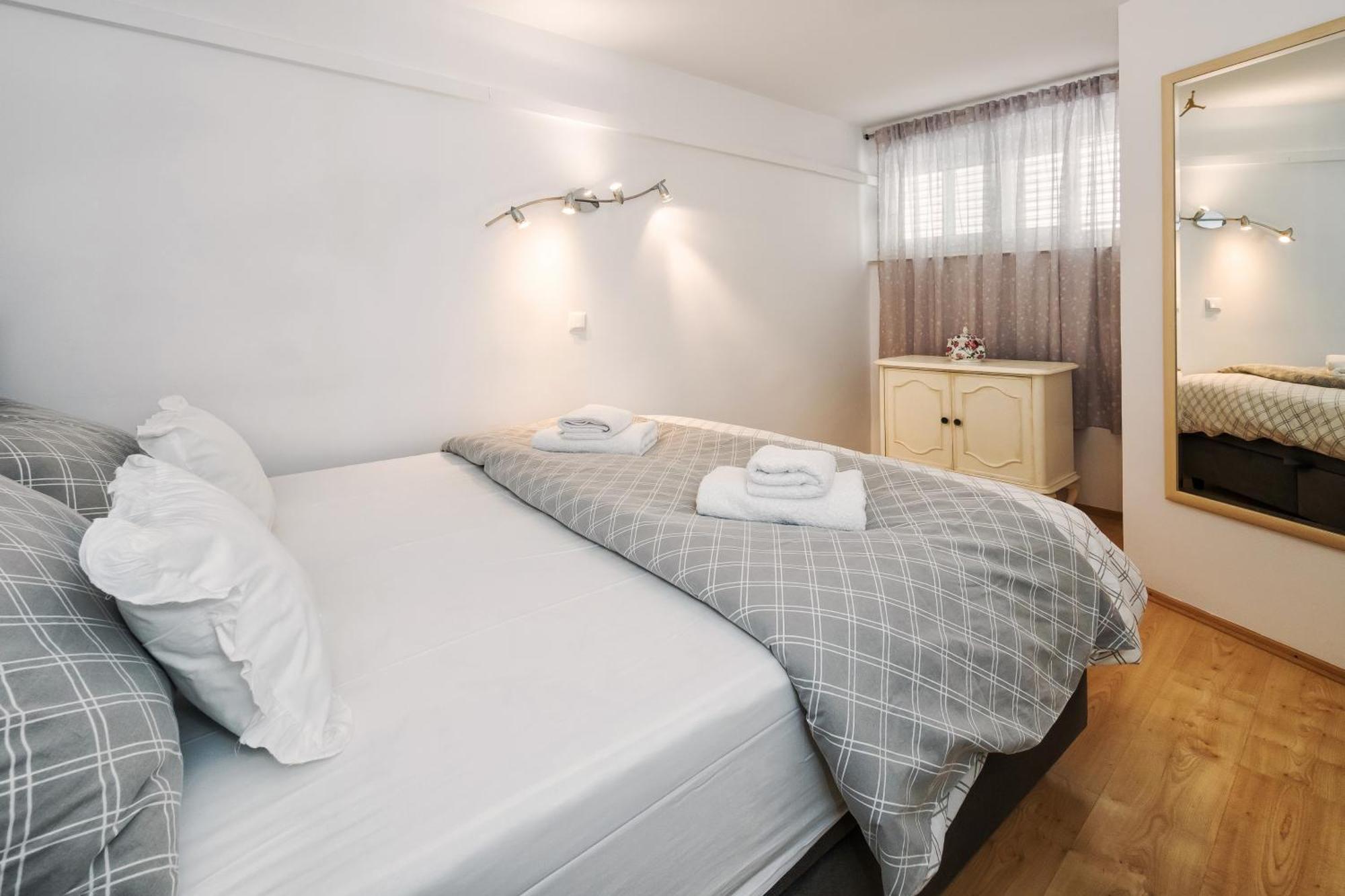 Relaxing 2Bd Apartment, Ground Floor - Walk To Old Town Split Eksteriør bilde
